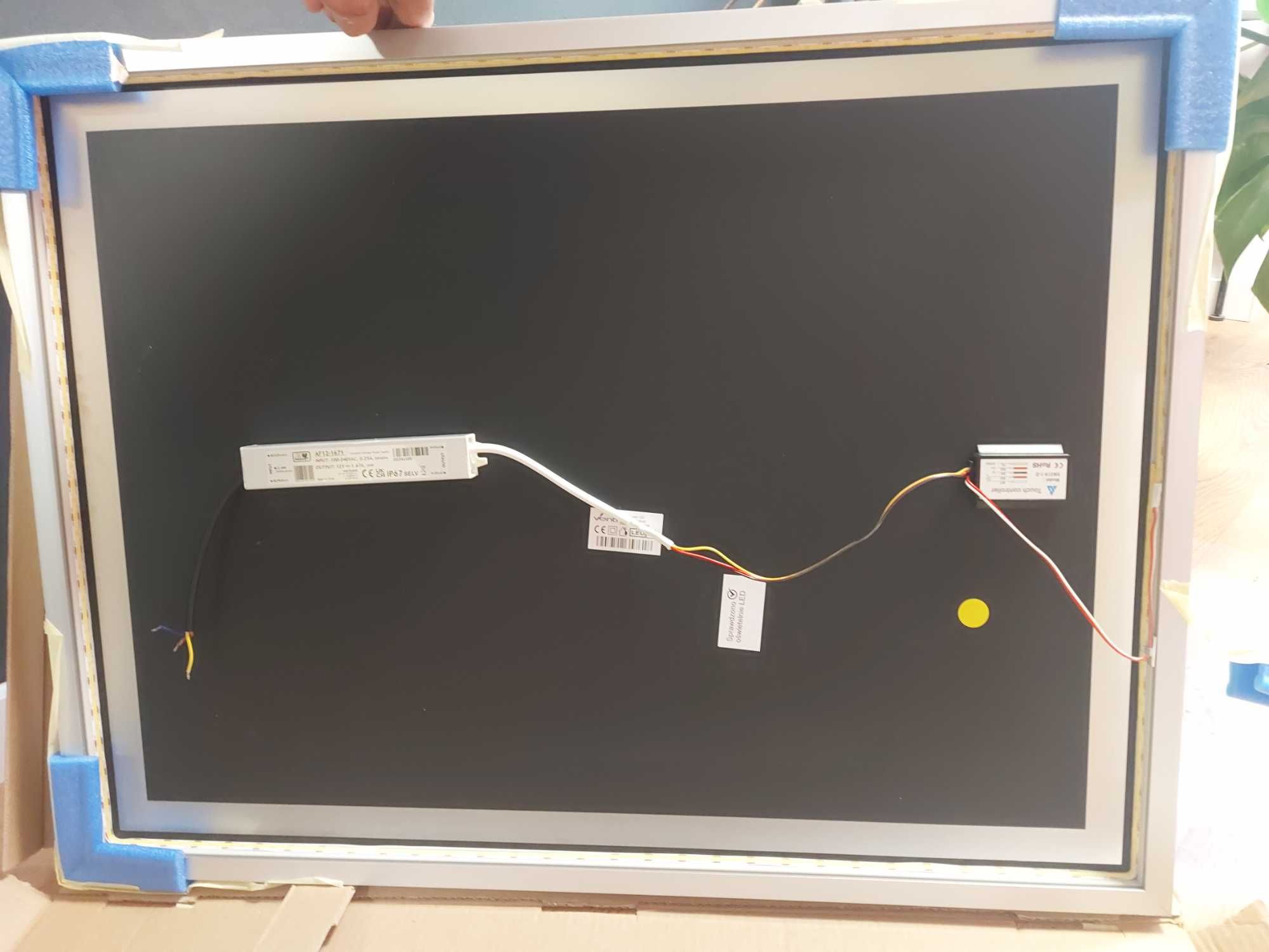 Nowe lustro z wbudowanym oświetleniem 60 x 80