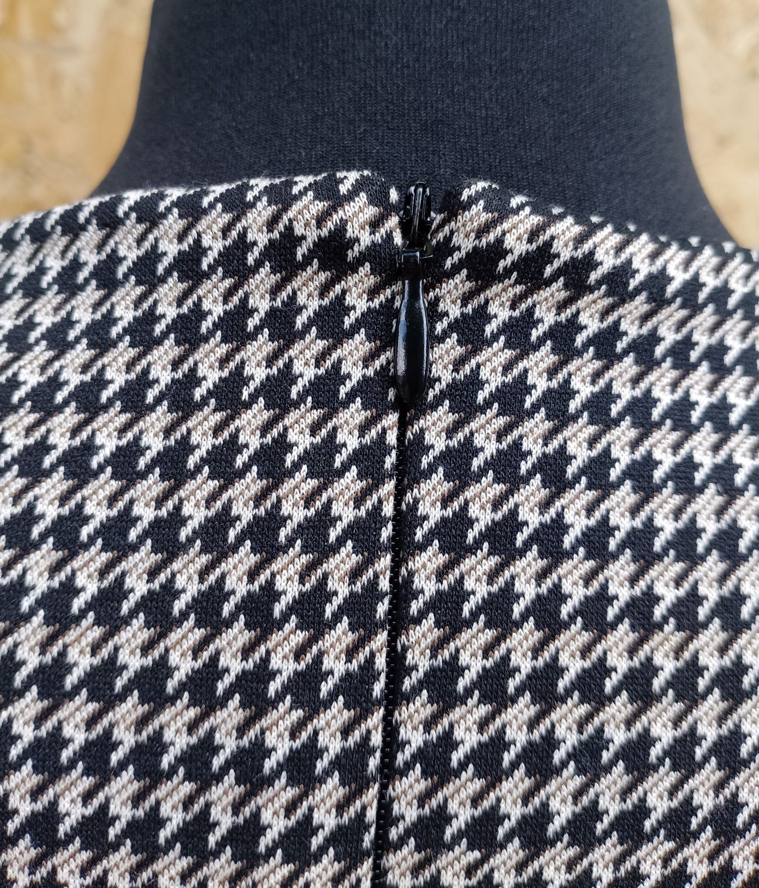 Sukienka midi w elegancki wzór marki H&M rozmiar 38