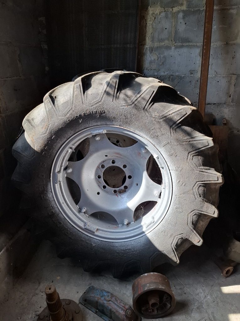 Opony z felgami 16.9 28 Zetor Ursus