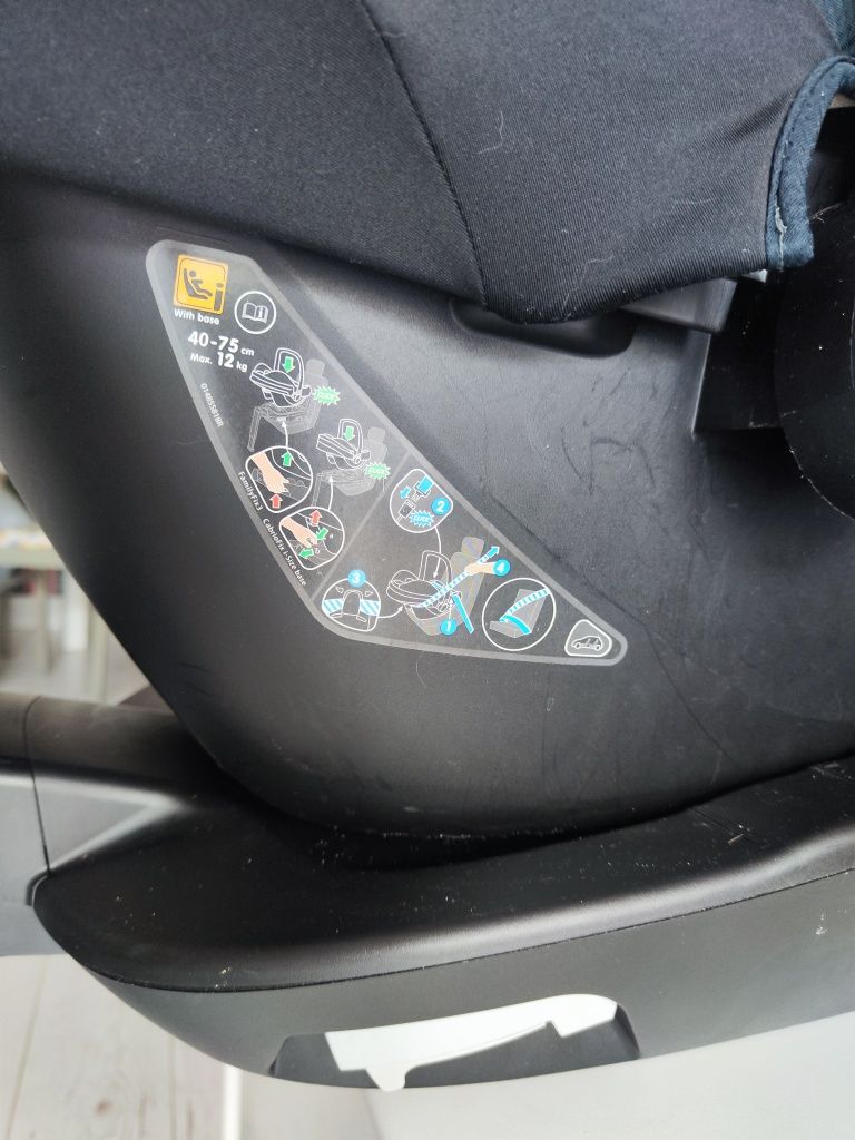 Fotelik MaxiCosi Cabriofix z baza ISOFIX i-size