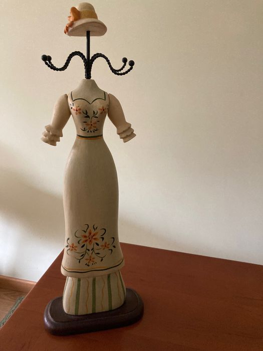 Boneca guarda jóias