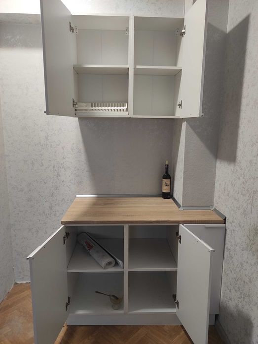 Небольшой кухонный набор (ящик, столешница)