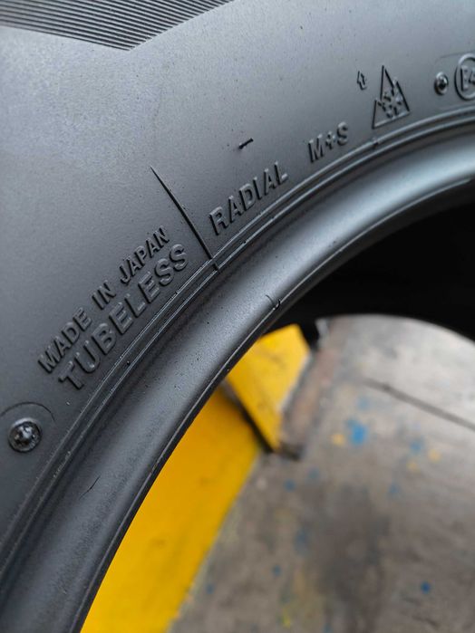 R18 285 60 шини зимові Bridgestone Blizzak DM-V2 відмінний стан Японія