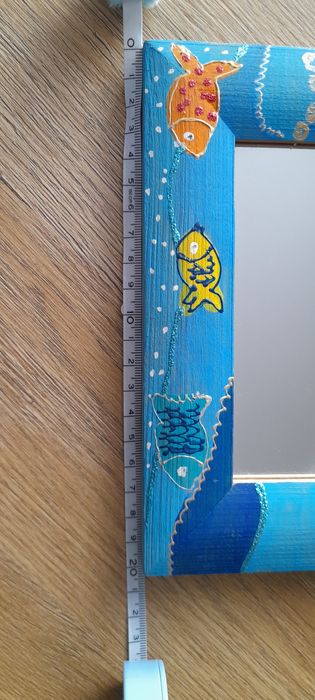 Lusterko w drewnianej ramce