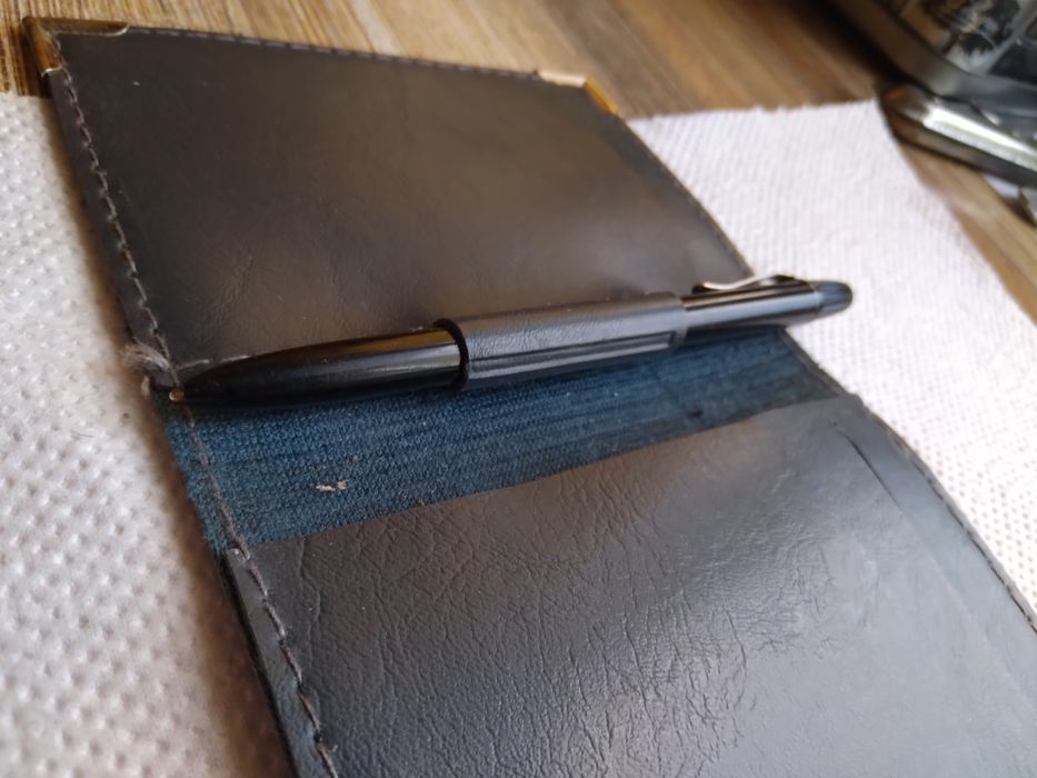 Etui portfelik na karty, dowód, prawo jazdy z długopisem