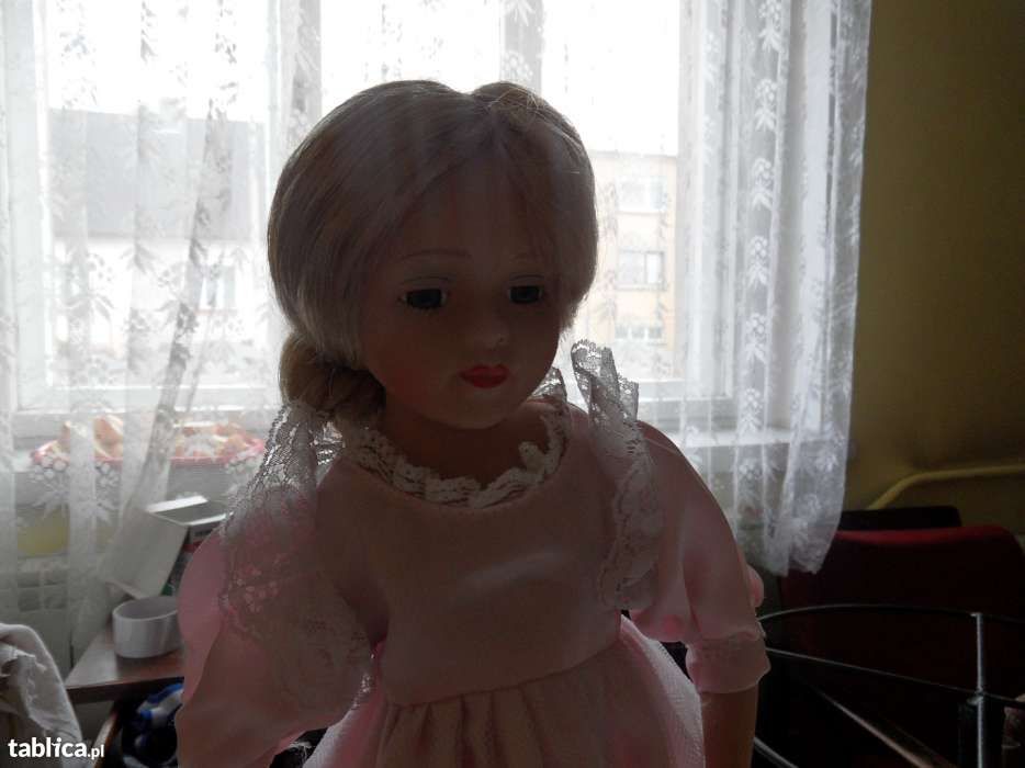 Mam do sprzedania lalkę porcelanową w bardzo dobrym stanie