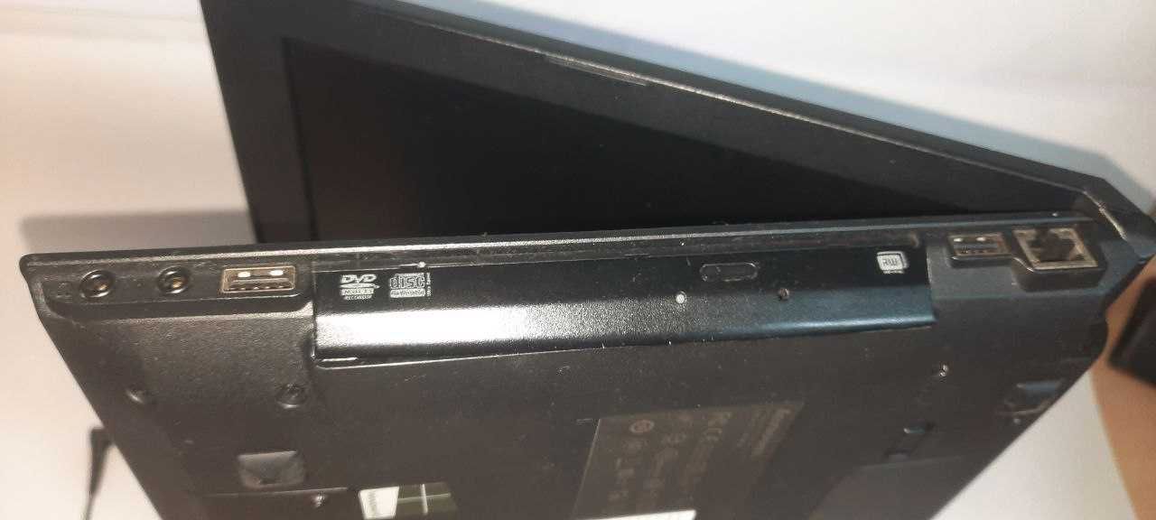 Ноутбук Lenovo B575e гарний стан та АКБ