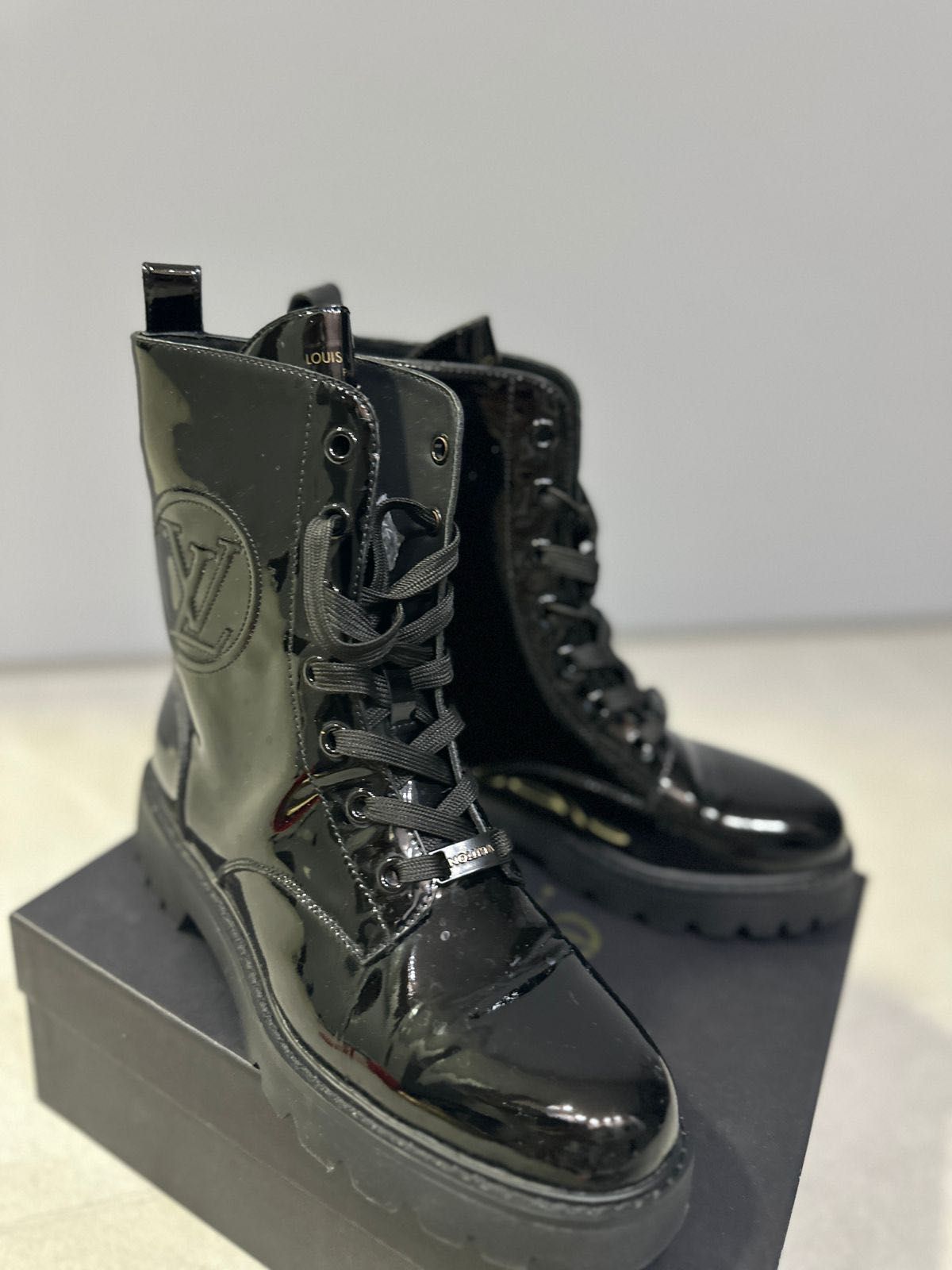 Ботинки известного брэнда Louis Vuitton
