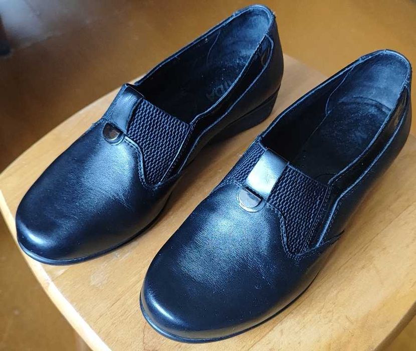 Жіночі шкіряні туфлі