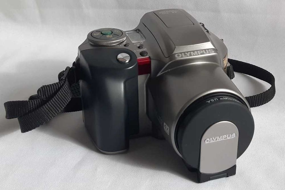 Пленочный зеркальный фотоаппарат Olympus IS-30 DLX.