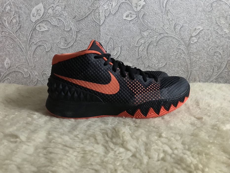 Оригінал! Кросівки Nike Kyrie баскетбол волейбол 41 40,5 40 41 26 25