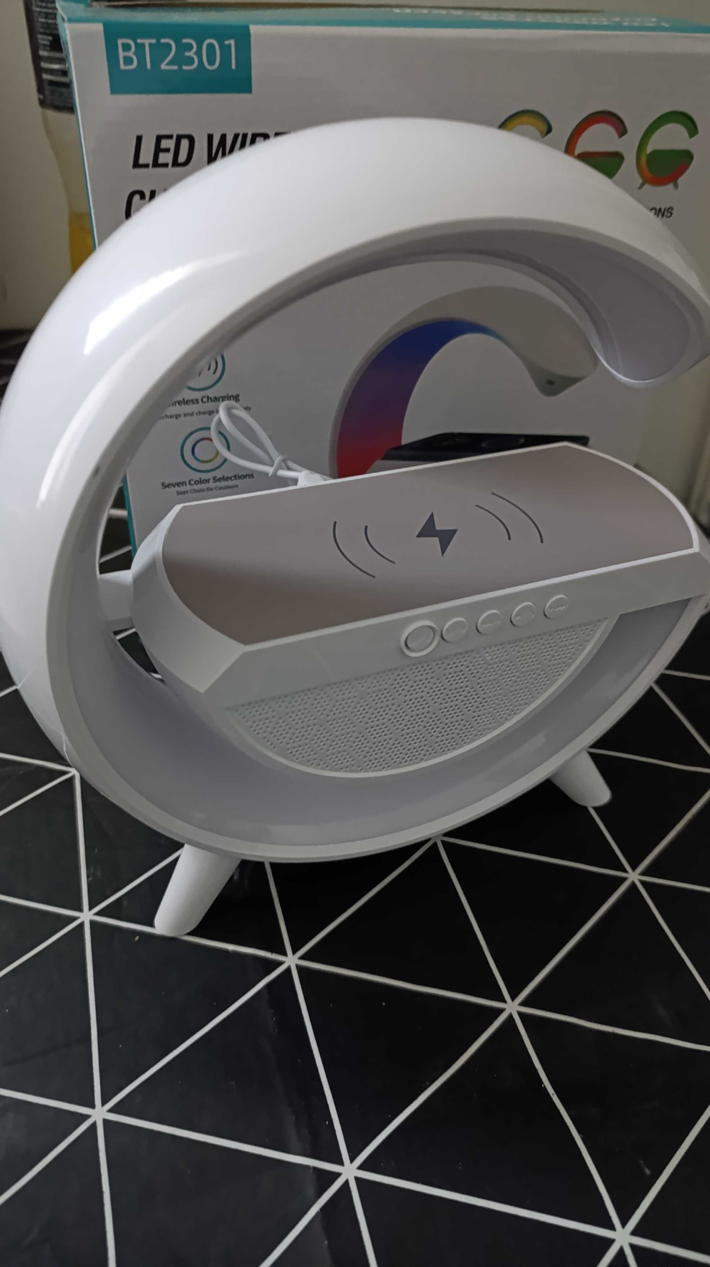 Lampka Nocna Led Bluetooth Indukcja QI Głośnik  Radio Zegar Budzik RGB