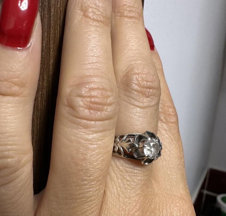 1982 рік вишуканий срібний перстень з горним кришталем, квітка