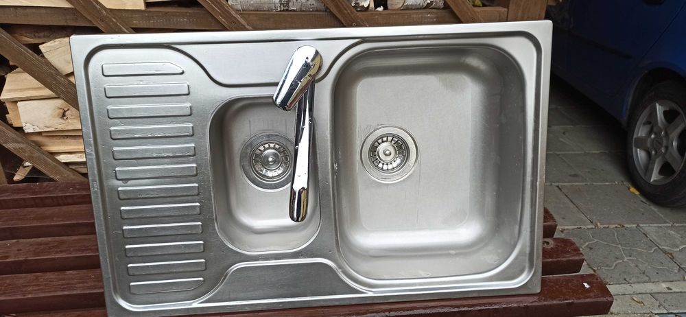 Zlewozmywak dwukomorowy z baterią