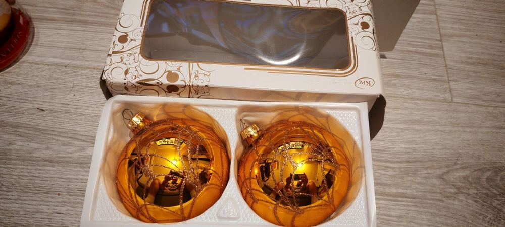 Bombki szklane 2 Sztuki 

Stan dobry.

Cena: 10 zł 

Możliwa wysyłka l