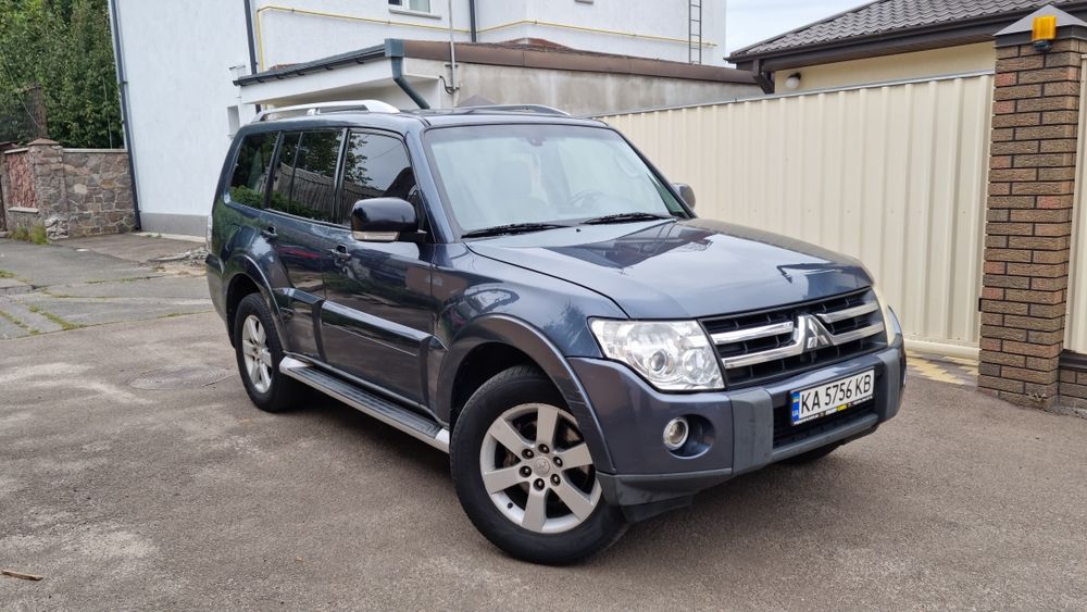 Mitsubishi Pajero Wagon 4