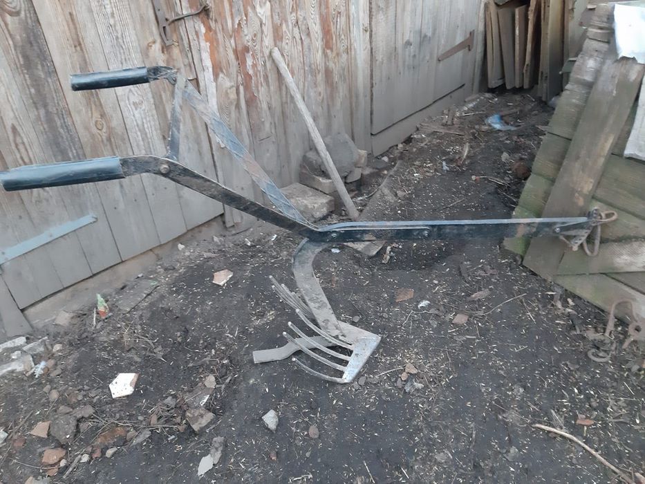 Плуг кінний, рало для вигортування картоплі, картоплекопалка