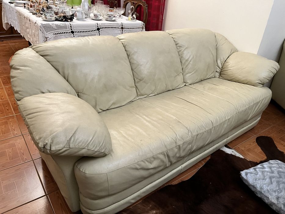 Sofa e 2 maples em pele
