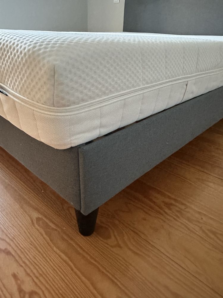 Cama e colchão IKEA