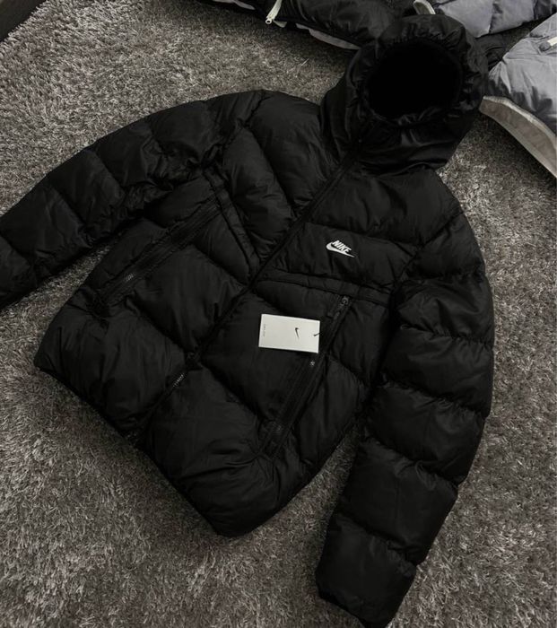 Нова зимова куртка Nike