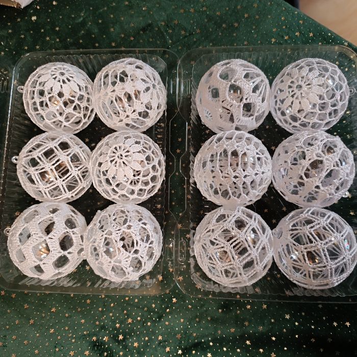 12 bombek robionych szydełkiem