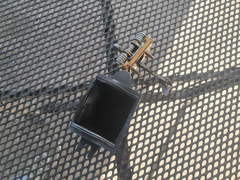 Ogranicznik drzwi lewy przod Peugeot 307 oryginal nie uszkodzony