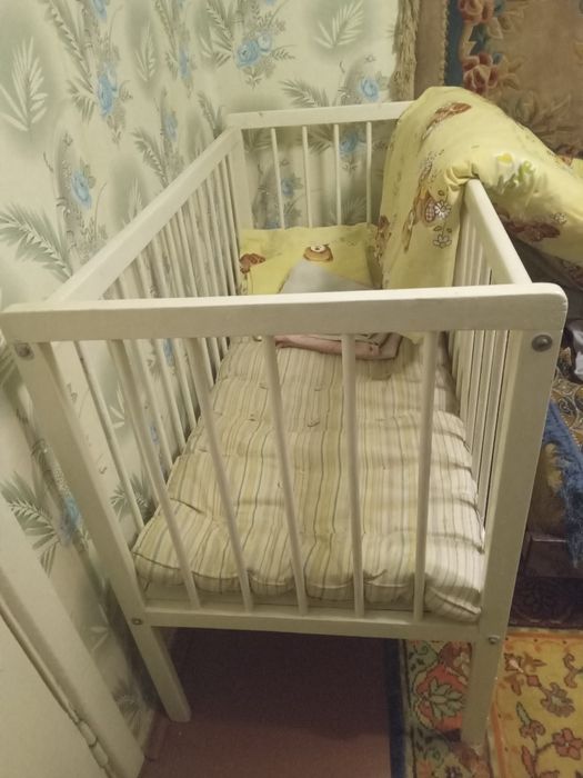 Дитяча коляска та ліжечко