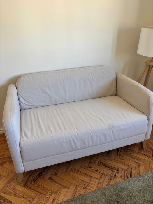 sofa beige 2 lugares
