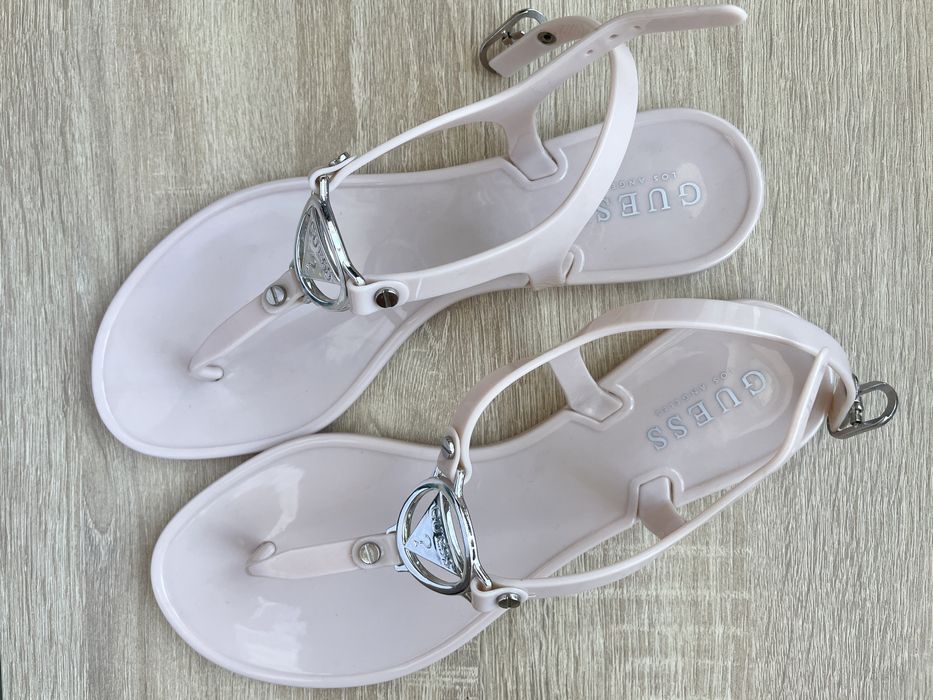 Босоніжки Guess розмір 8 нові