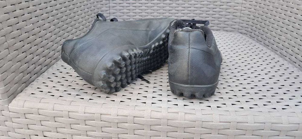 Футбольні бутци, сороконіжки та щитки. За деталями в особисті.