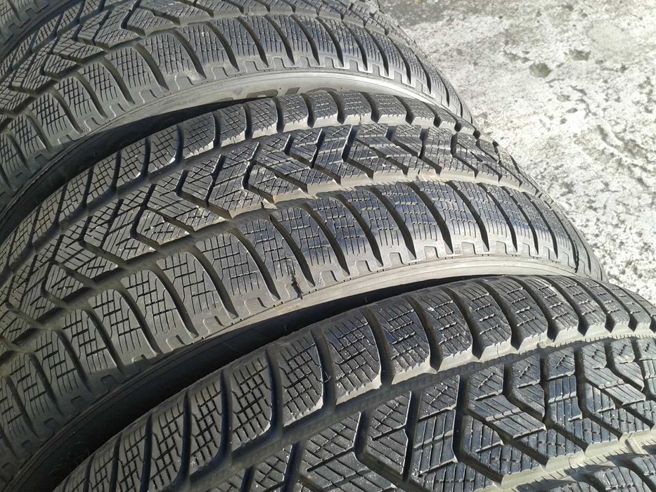 235/50R19 Pirelli Winter 4x7,3mm 2019r