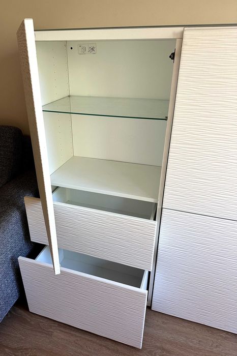 Mobiliário IKEA BESTÅ — cómoda e móvel de TV da mesma coleção