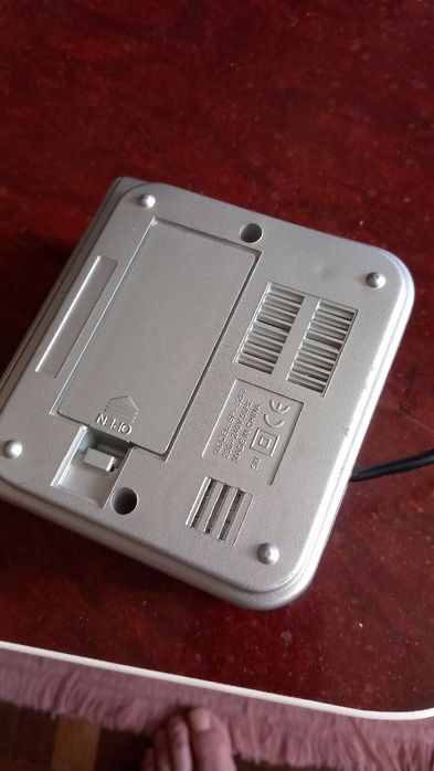 Електрогодинник- будильник .