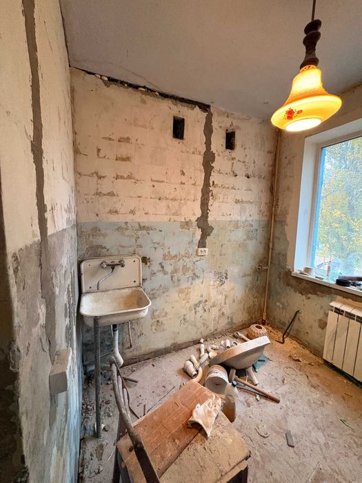 Продаж 2х кімн квартири з роздільними кімнатами .