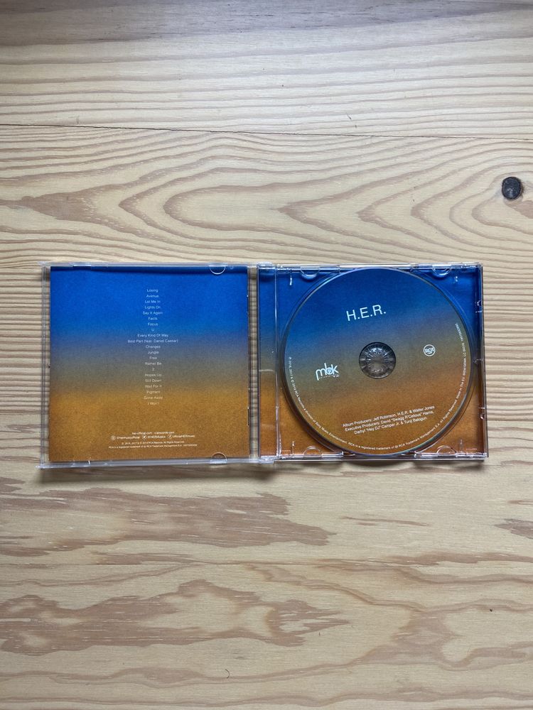 CD artista H.E.R
