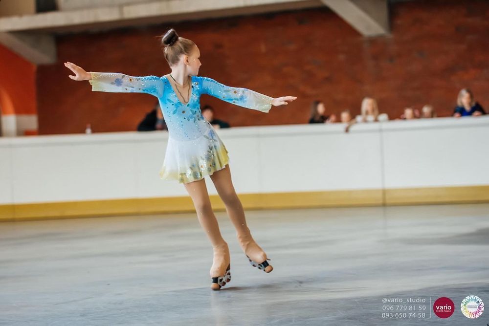 Сукня для фігурного катання