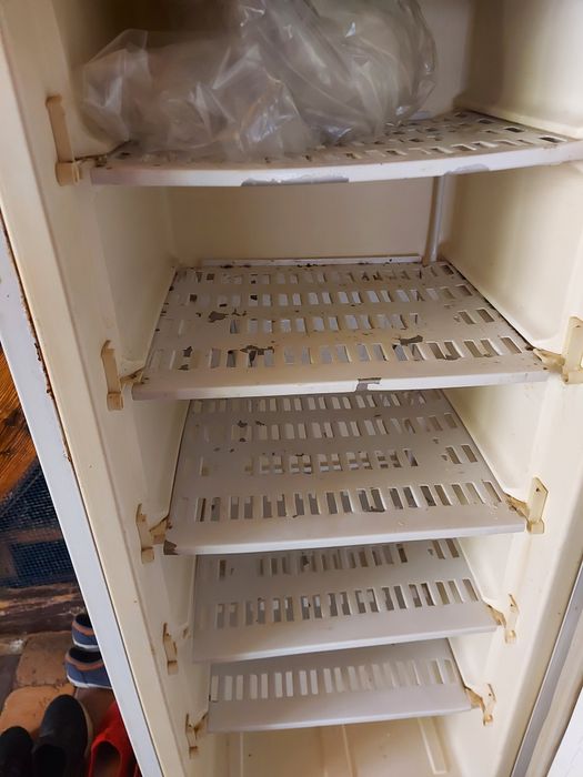 Морозилку  в  рабочем  состоянии