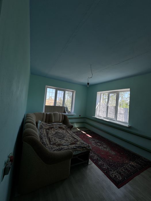 Продається будинок з 3 кімнатами, літнею кухнею і землею