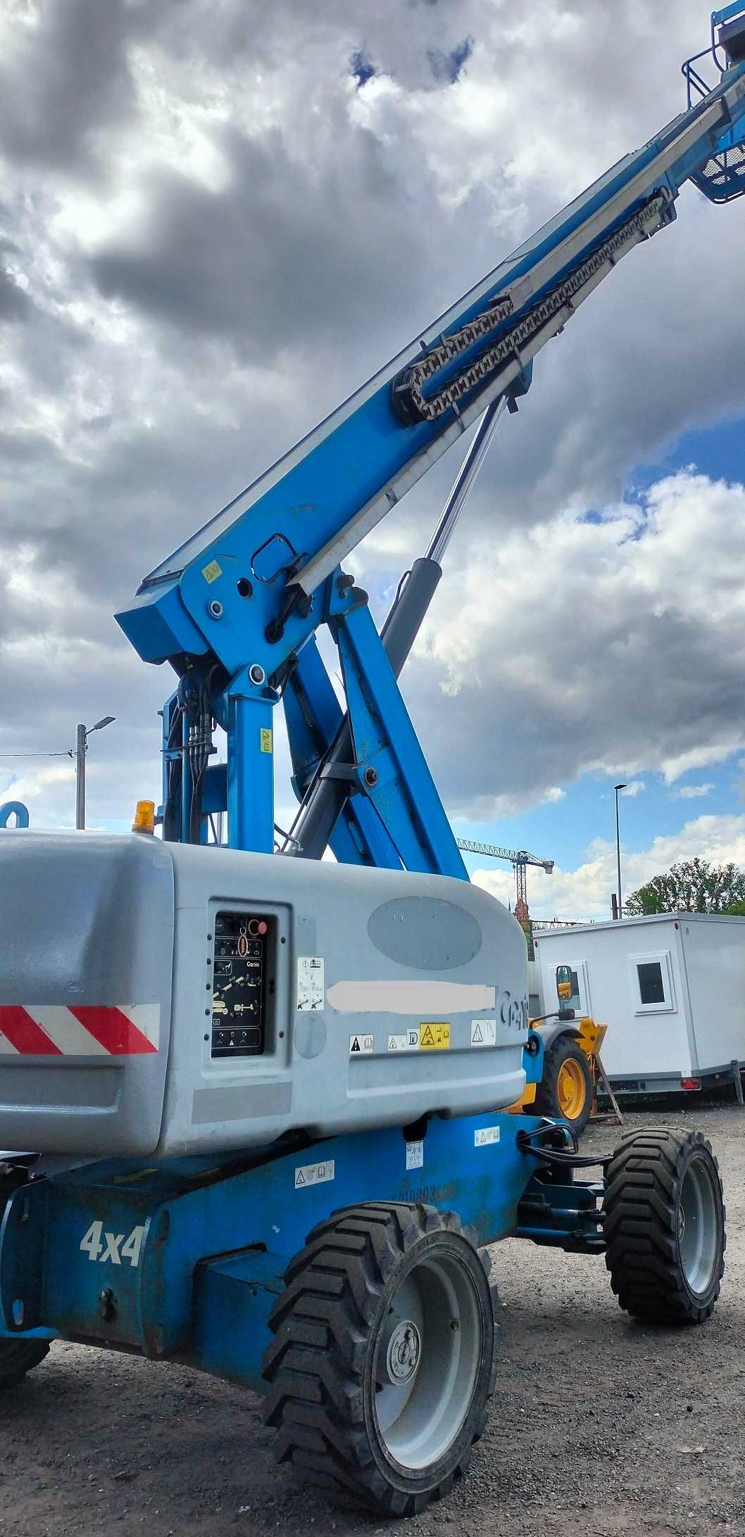 Podnośnik teleskopowy koszowy zwyżka 4x4 Genie S60 HC - 20.3 M