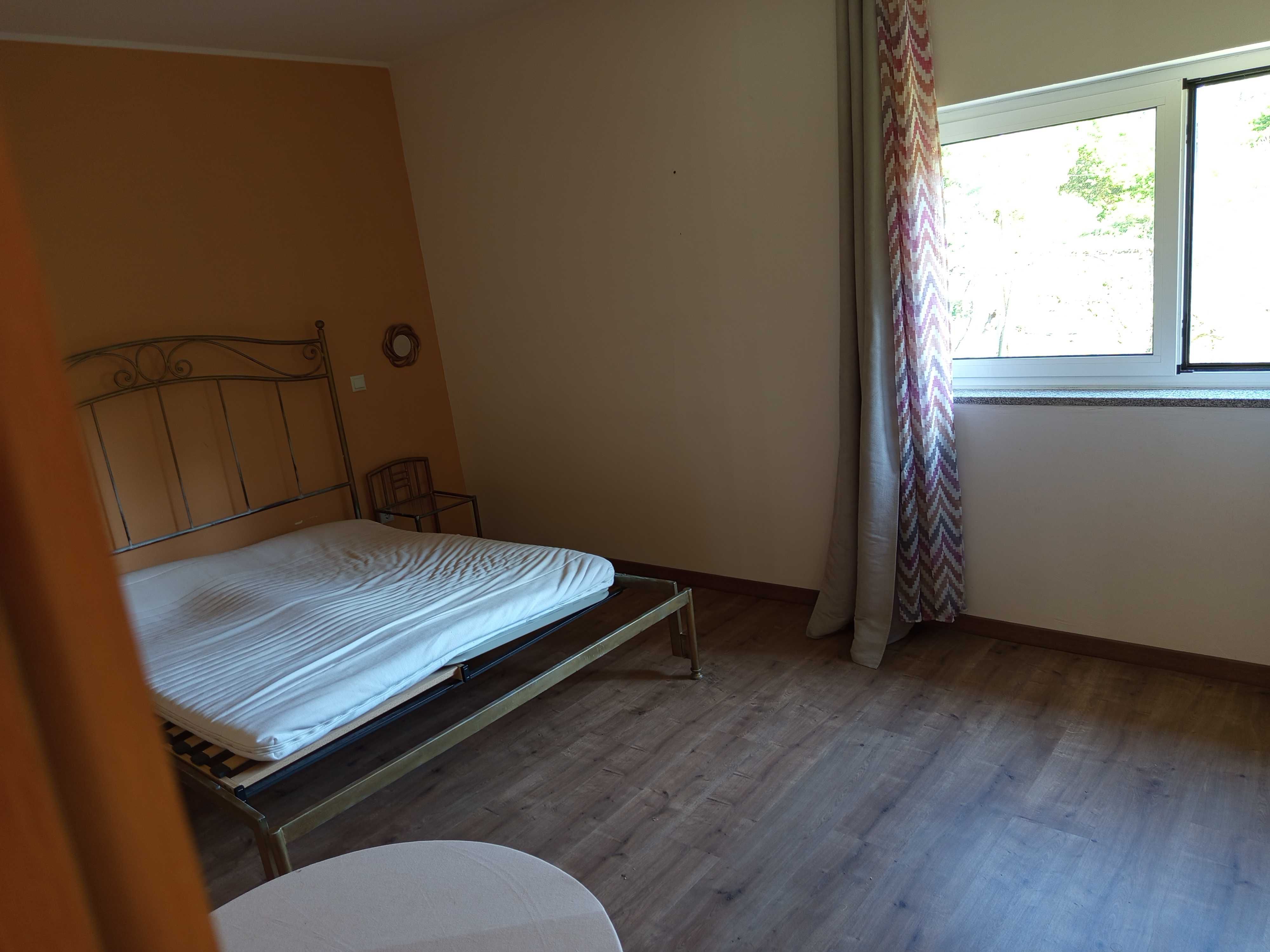 Quinta de 1 hectare com T3 remodelado+anexo e currais de pedra