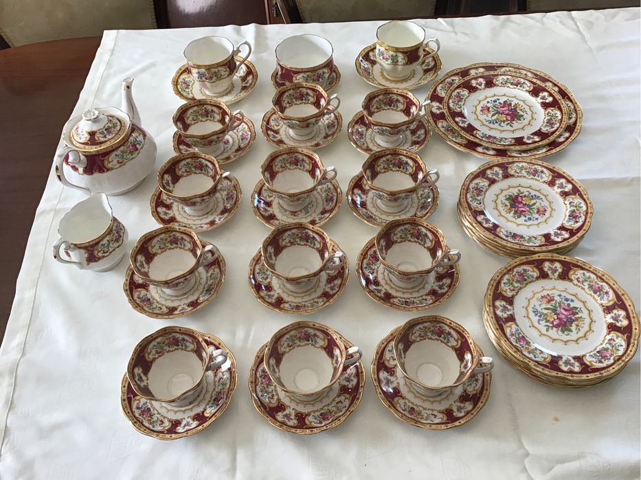 Servicço de cafe + serviço de chá Royail Albert ,muito  antigo  comple