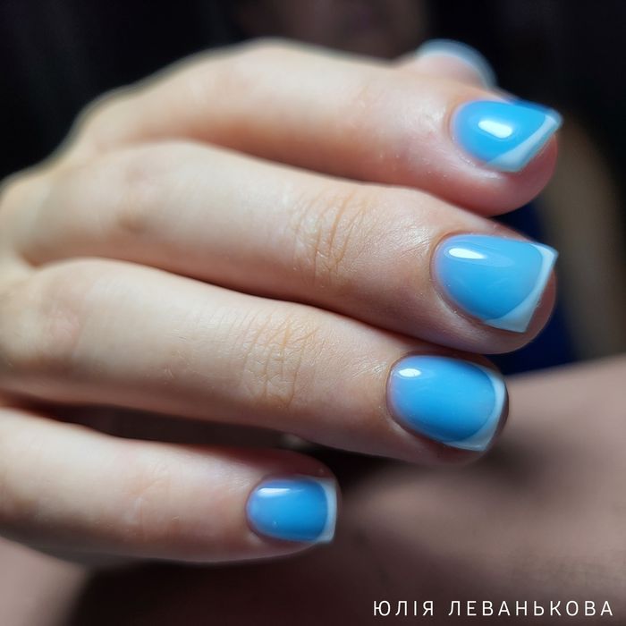 Послуги манікюру та педикюру, нарощування