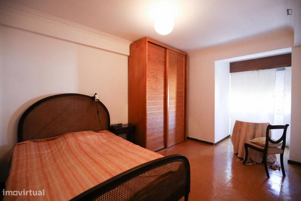 Quarto - localizado em Benfica Lisbon