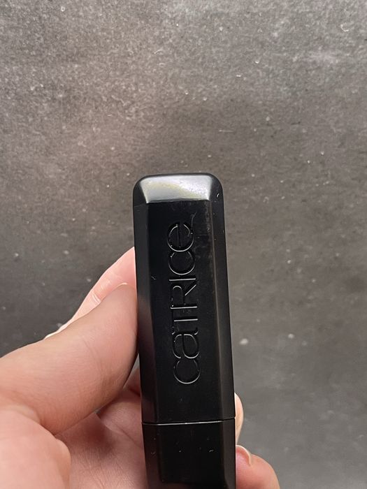 Pomadka Catrice Scandalous Matte 060