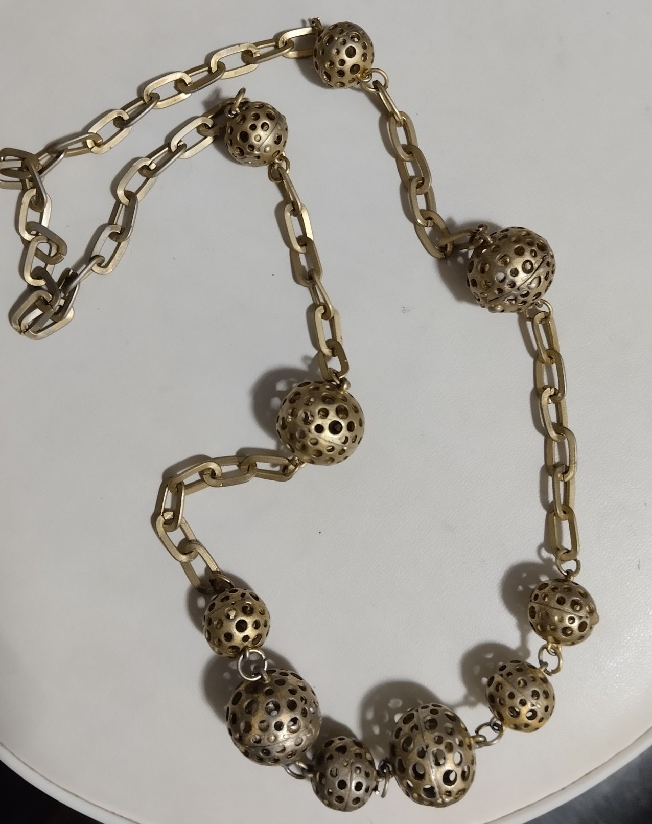 Colar vintage em metal dourado trabalhado