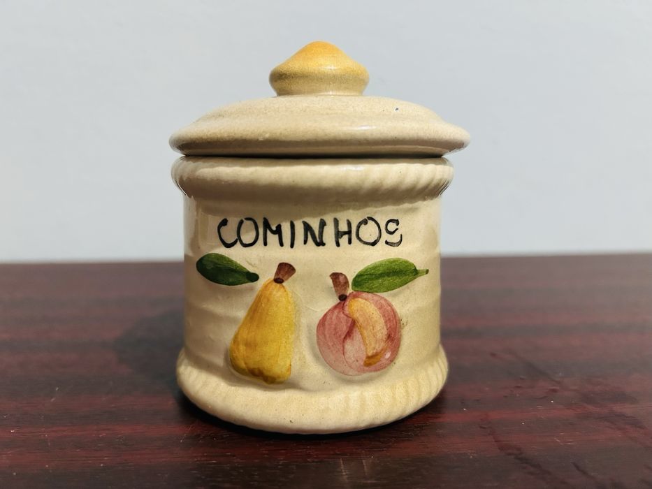Pote para colocar cominhos em ceramica
