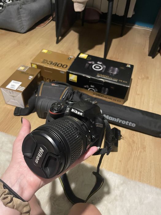Nikon D3400, oniektyw Nikkor 18-105, statyw Manfrotto