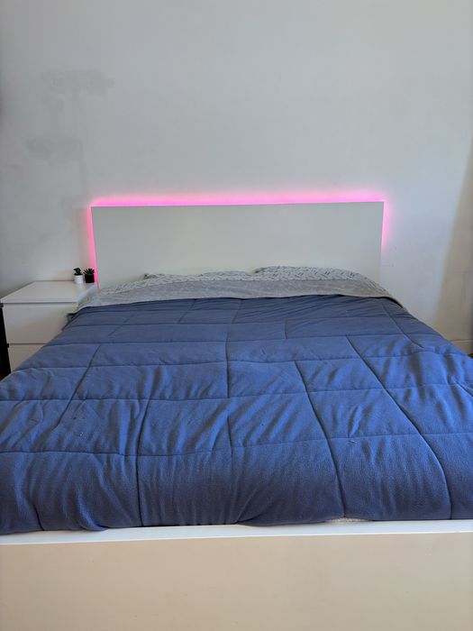 IKEA Malm Cama e Mesa de Cabeceira