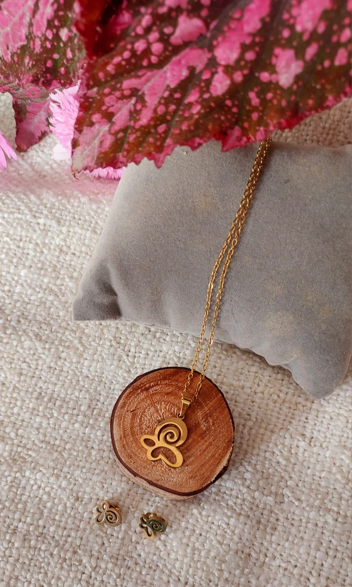 Conjunto colar e brincos aço inoxidável dourado com abelha