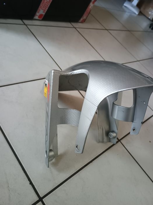 Aprilia rsv4 tuono błotnik przedni przód CZESCI